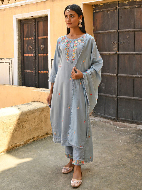 Women Grey Floral Embroidered Regular Thread Work Kurta Set (Set0460)