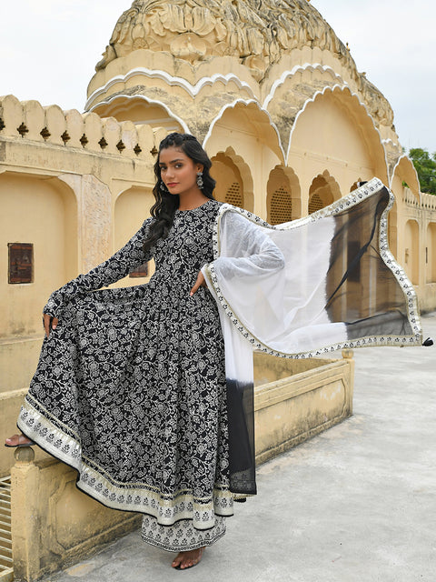 Women Black Cotton Floral Print Kurta Set (J0476)