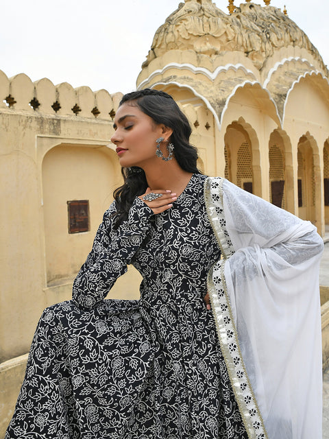 Women Black Cotton Floral Print Kurta Set (J0476)