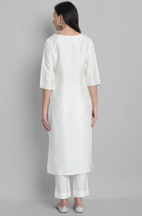 Women White Solid Kurta with Trousers & Dupatta (Set268)