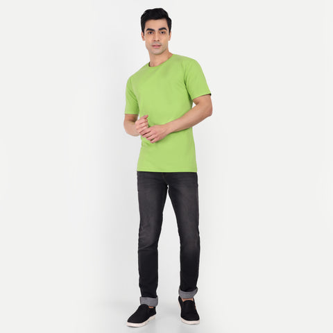 Men Pear Green Solid Round Neck Half Sleeve T-shirt.