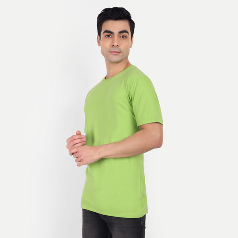 Men Pear Green Solid Round Neck Half Sleeve T-shirt.